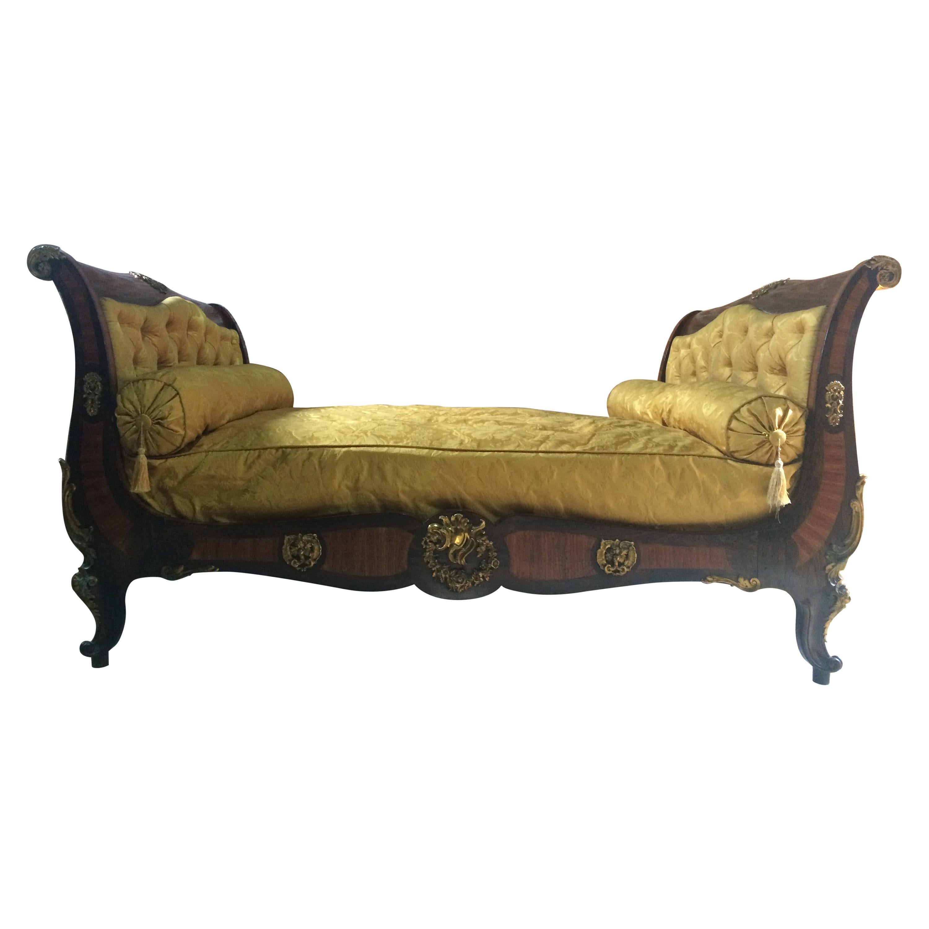 Antique Daybed Bed Lit en Bateau French Louis XV Style 19th Century, circa 1815