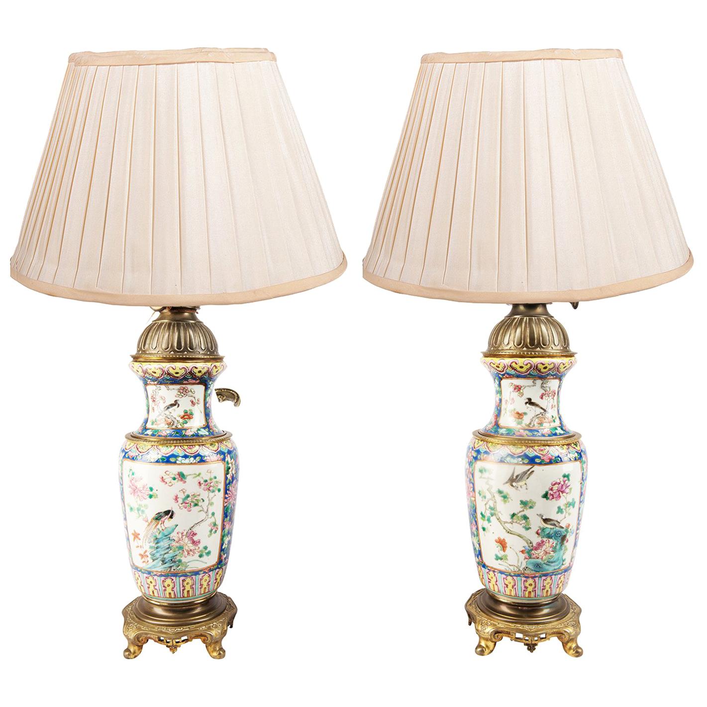 Paire de vases ou lampes de style chinois Famille Rose du 19ème siècle