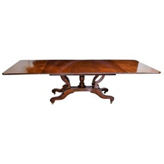 American Federal Extension Dining Table in Mahogany, circa 1825