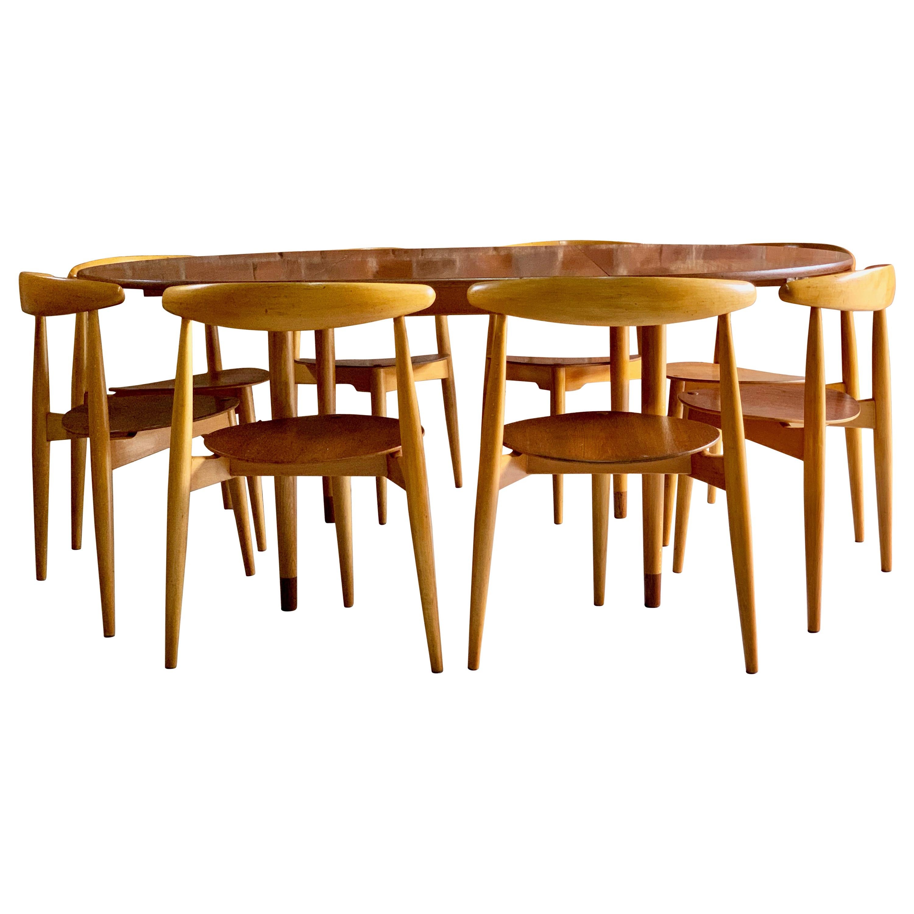 Hans Wegner Dining Table & Eight Chairs Heart Shape Fritz Hansen, Denmark, 1950s