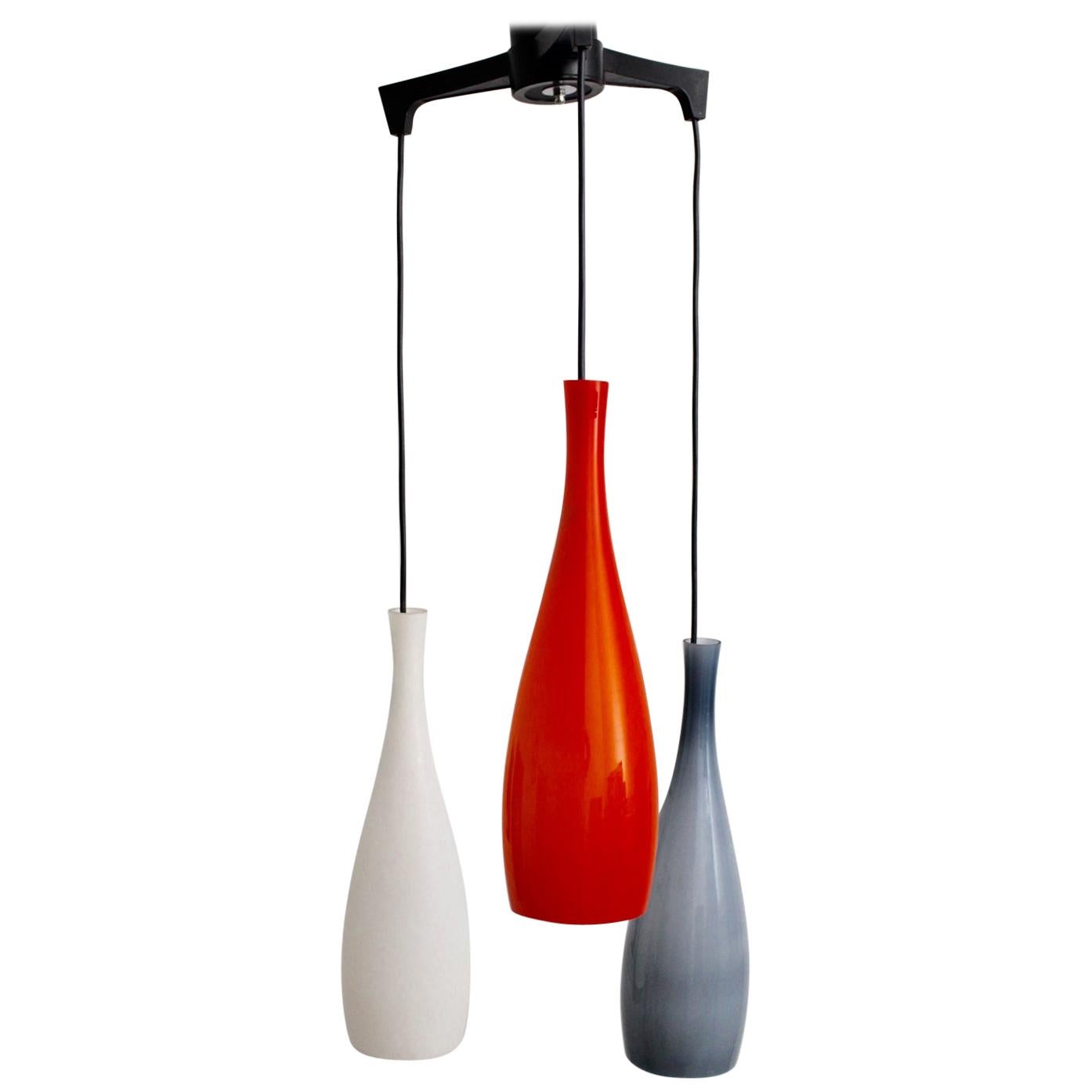 Lustre moderne scandinave vintage en verre blanc, orange et bleu avec pendentif Fog Morup en vente