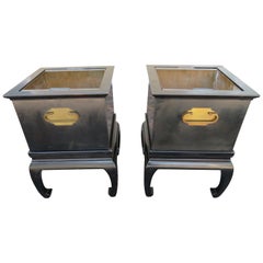 Maravillosa Pareja de Maceteros Asian Modern Lacados en Negro Insertos de Cobre