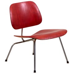 Chaise du début de la période LCM en rouge aniline rare de Charles Eames pour Herman Miller