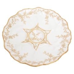 Assiette à huîtres de Limoges France, forme festonnée et or peint à la main