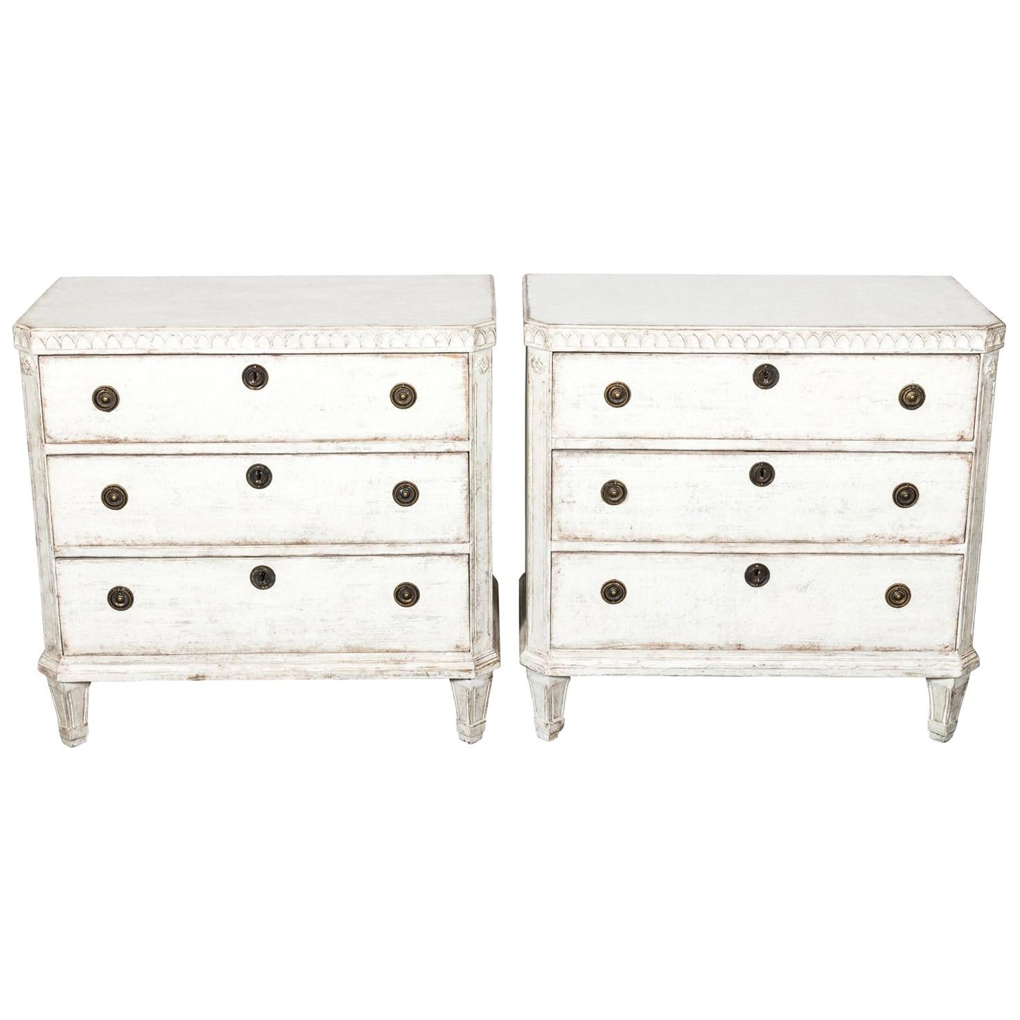 Pair of 19th Century White Painted Gustavian Commodes For Sale