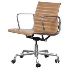 Chaise de bureau Eames Management en cuir cognac pour Herman Miller USA