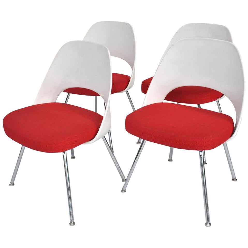 Set of Four Contemporary Knoll Eero Saarinen 72C-PC Dining Side Chairs