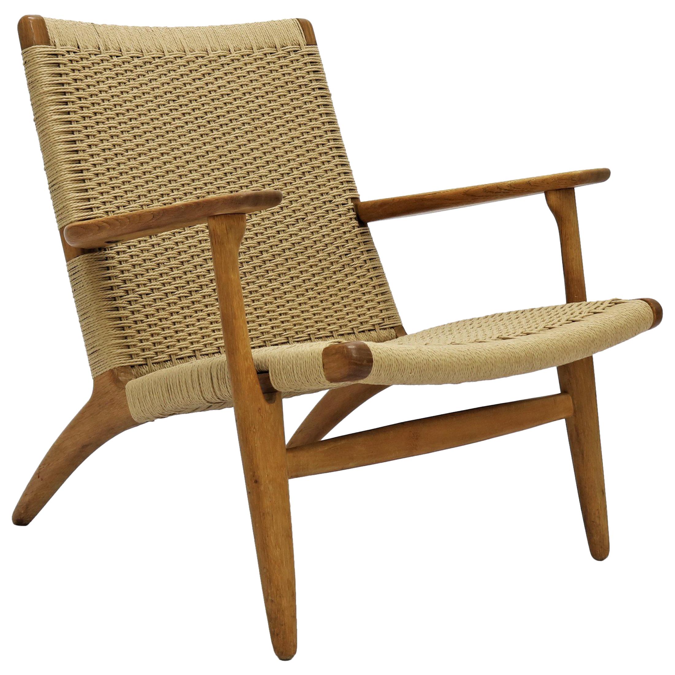Hans J. Wegner Scandinavian Modern Lounge Chair Ch25 in Oak and Papercord