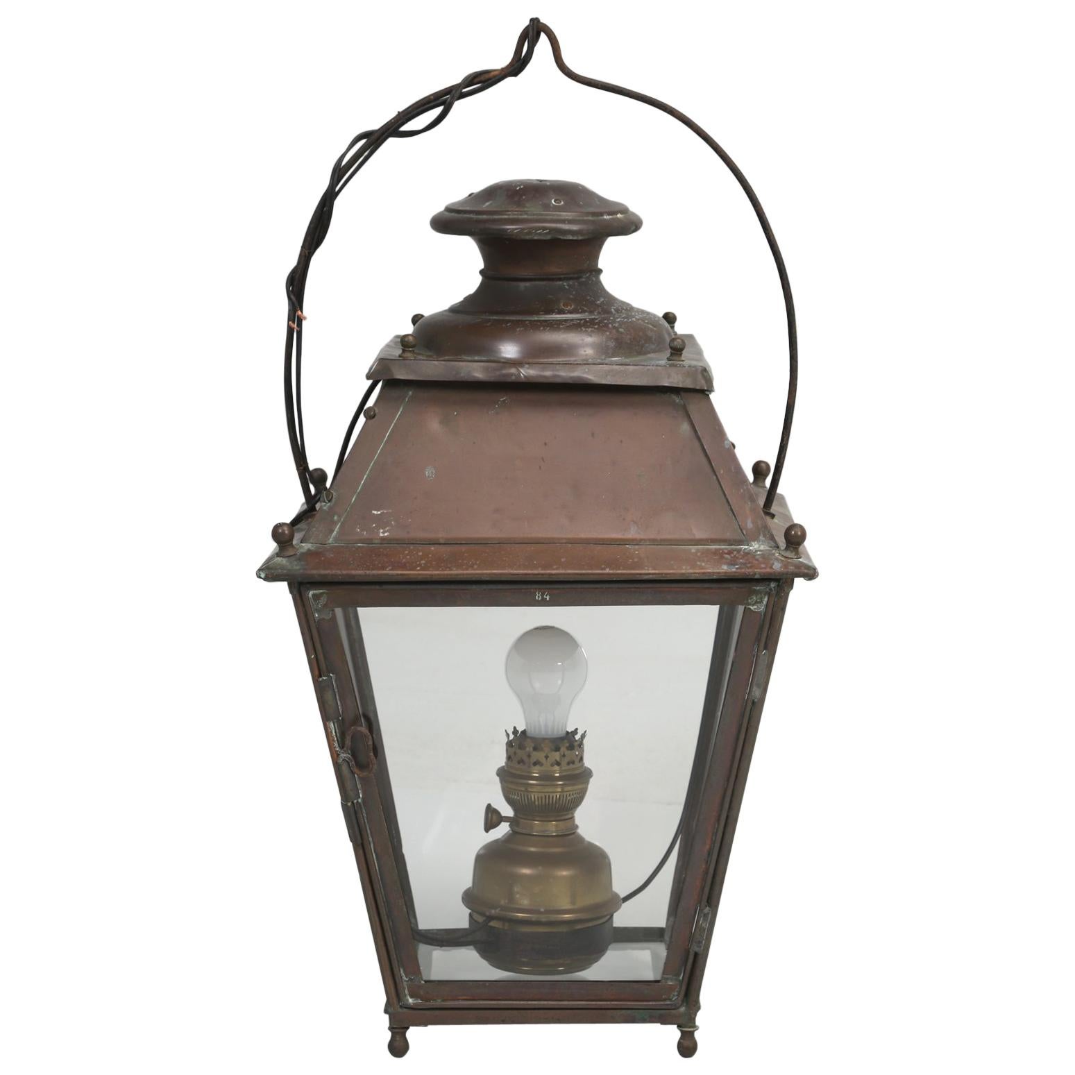 Ancienne lanterne suspendue française en cuivre transformée de l'huile en électrique