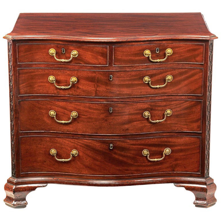 18th Century Serpentine Georgian Mahogany Chest Of Drawers For