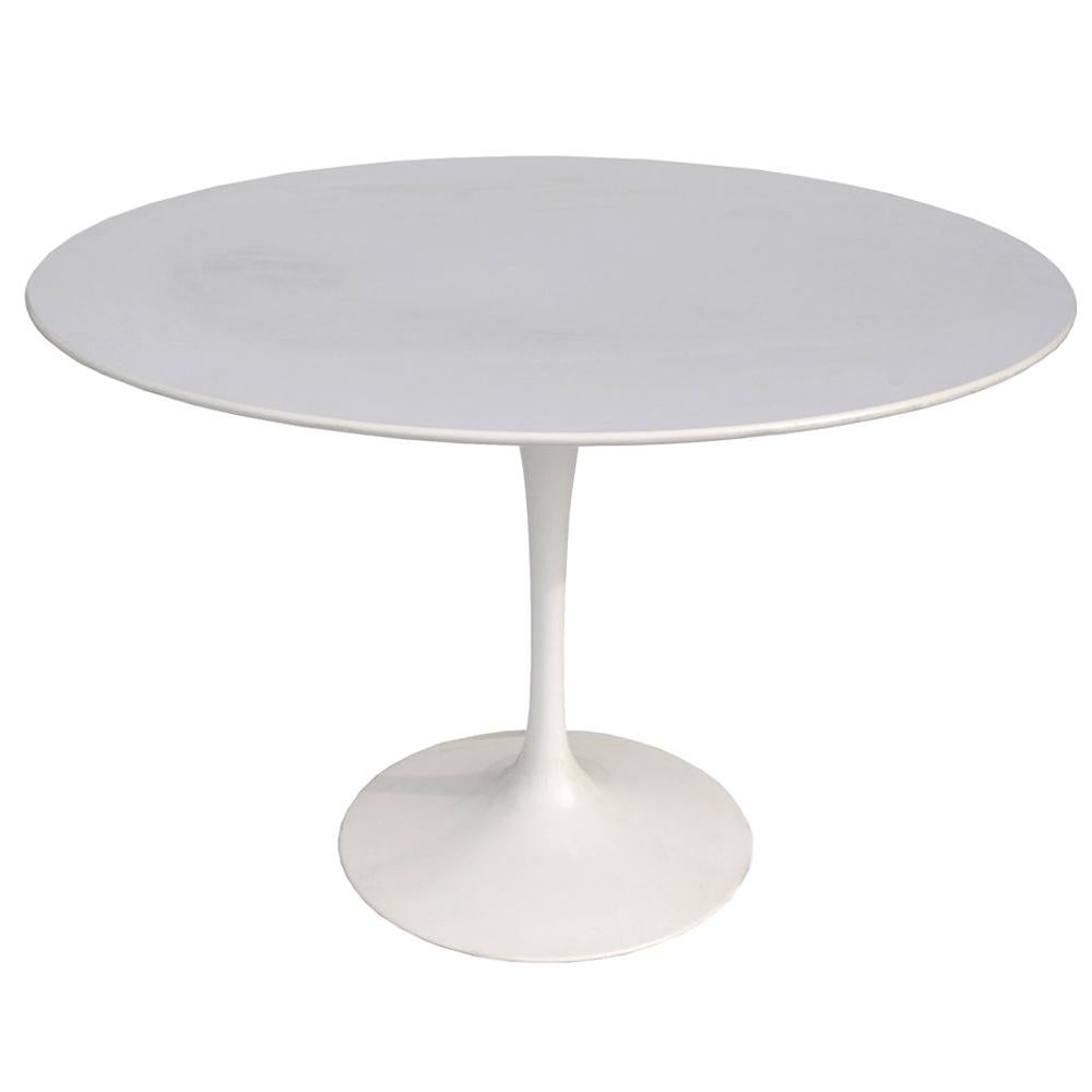 Contemporary Knoll Eero Saarinen Dining Table