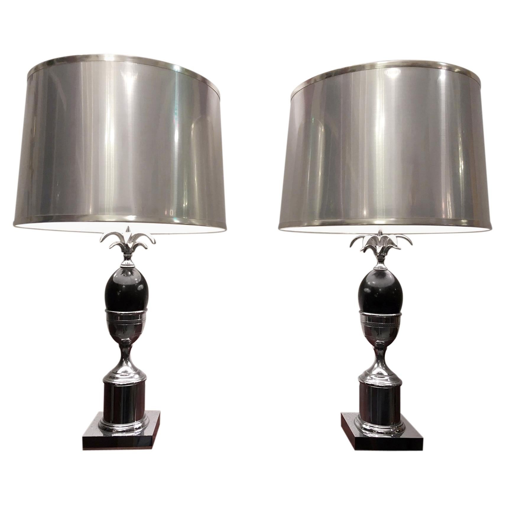 Paire de lampes de table en chrome et acrylique de style Maison Charles