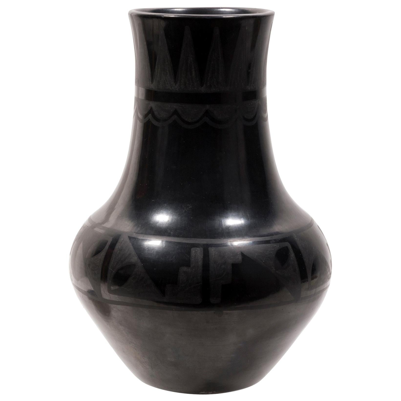 Marie and Julian Martinez San Ildefonso Etched Blackware Jar For Sale