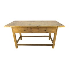 Table en pin baltique de style rustique, vers les années 1930