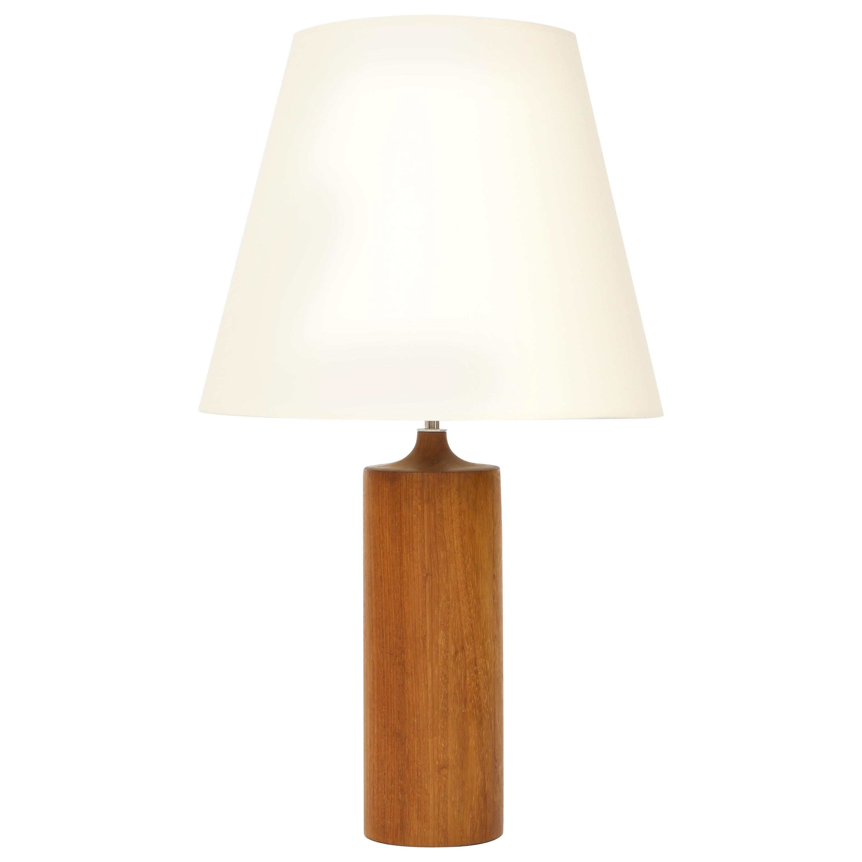 Große dänische Vintage Tischlampe aus massivem Teakholz im Angebot