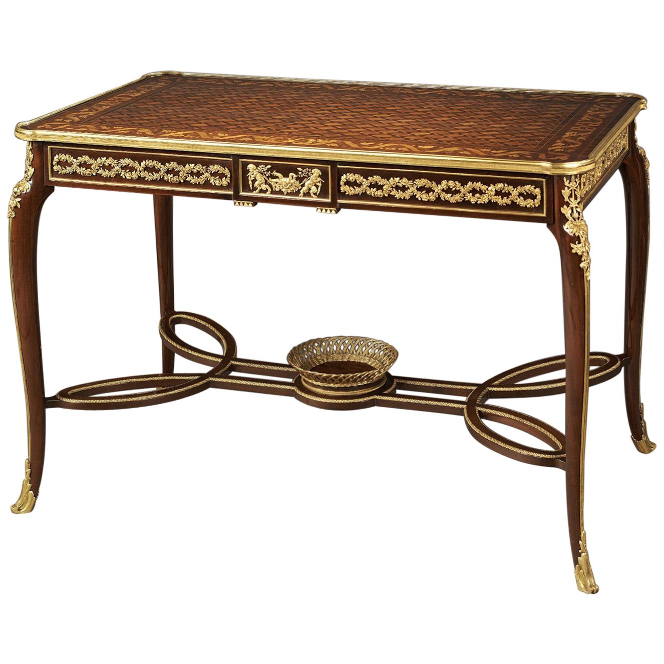 Table centrale de style Louis XVI attribuée à François Linke, datant d'environ 1890 en vente