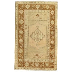 Tapis d'Oushak rose saumon doux