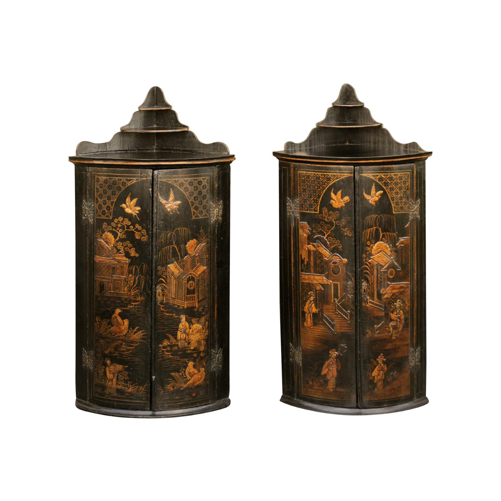 Pair of English 1790s George III Gold and Black Chinoiserie Corner Cabinets For Sale