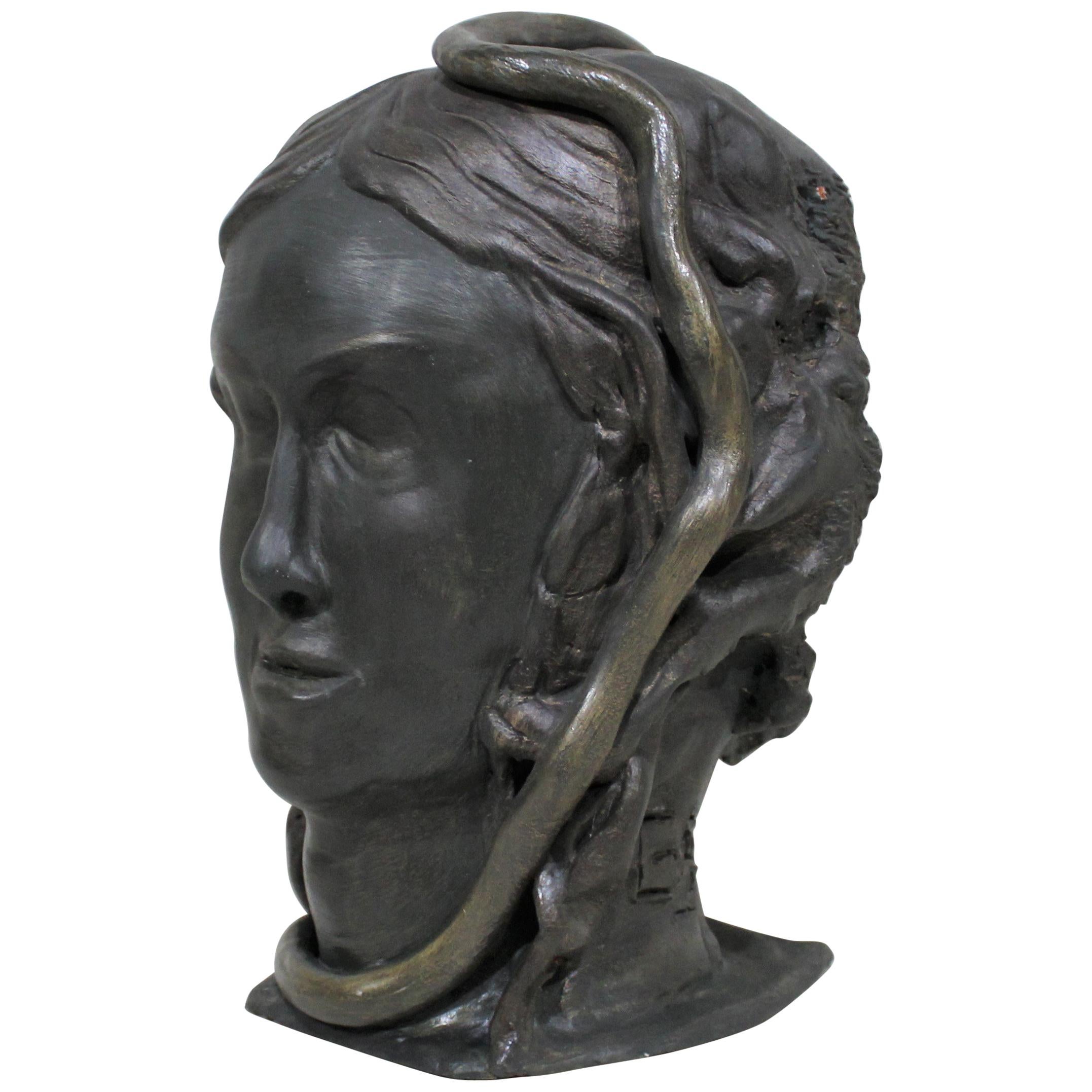 Sculpture en terre cuite à double face de figures mythologiques en vente