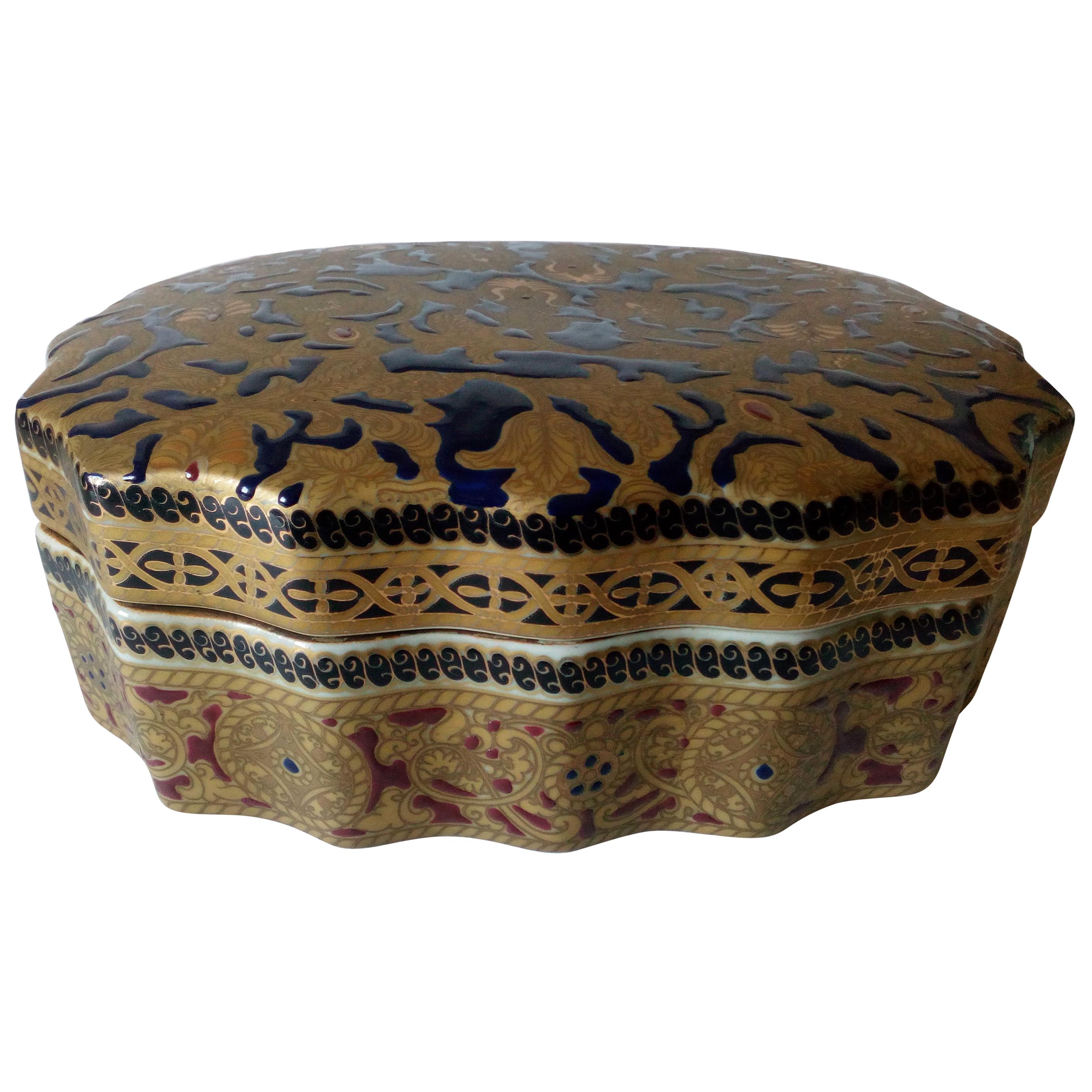 20th Century Copy of Antique Ming Porcelain, Gold Decoration, Relized 1920 For Sale