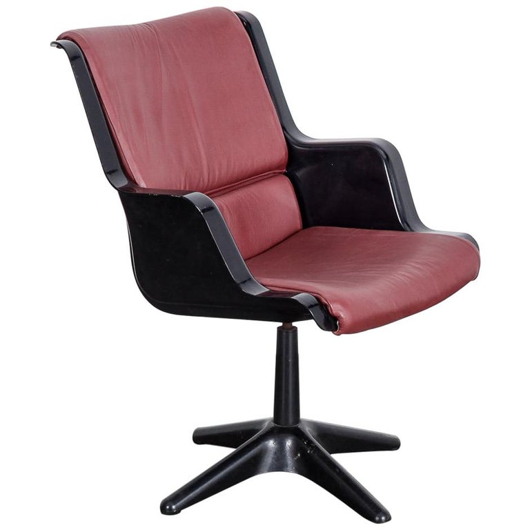 Yrjo Kapuro For Haimi Molded Plastic And Leather Swivel Side Yrjo Kapuro For Haimi Molded Plastic And Leather Swivel Side Chair