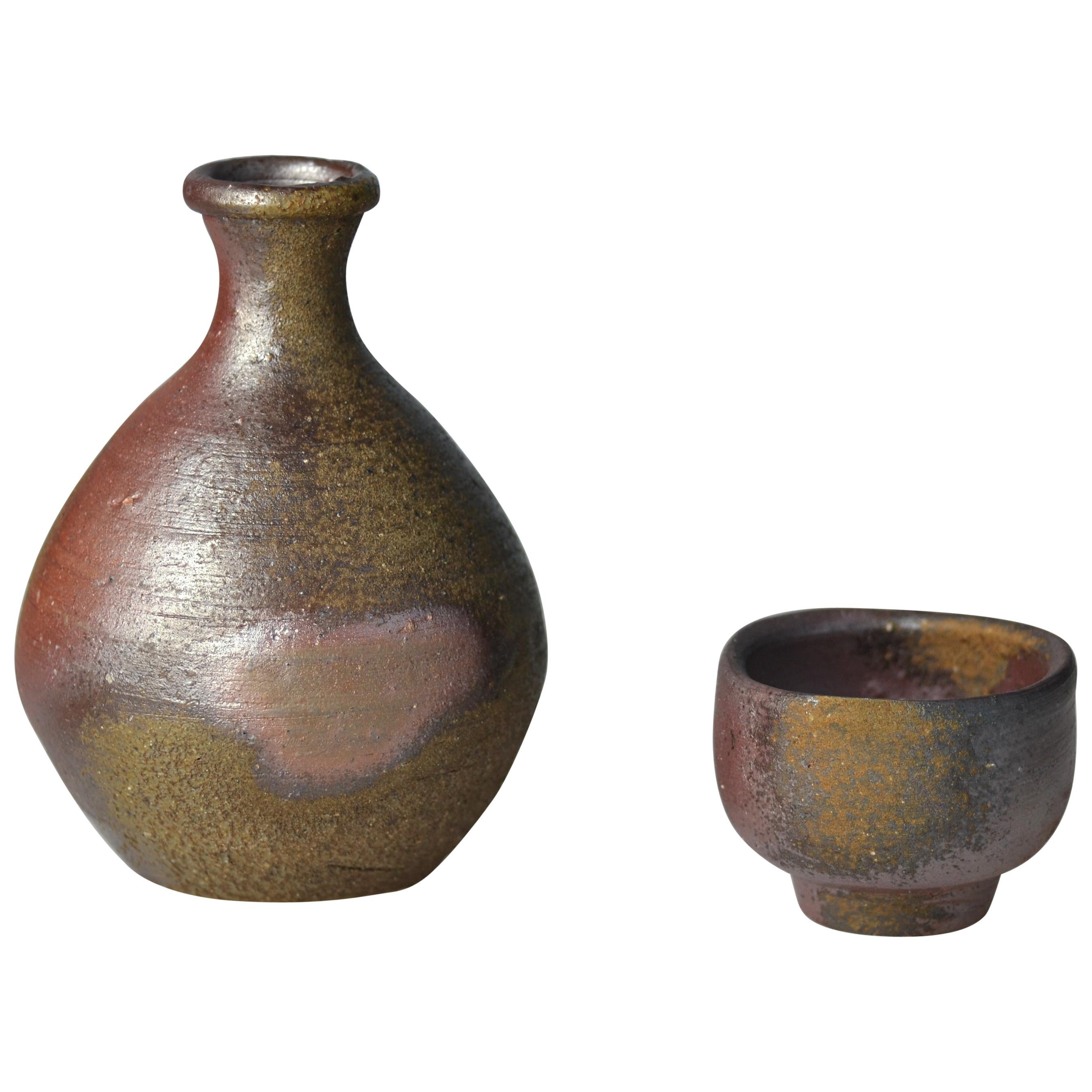 Bizen Sake Set Flask and Cup by Living National Treasure Fujiwara Yu (1932-2001) For Sale