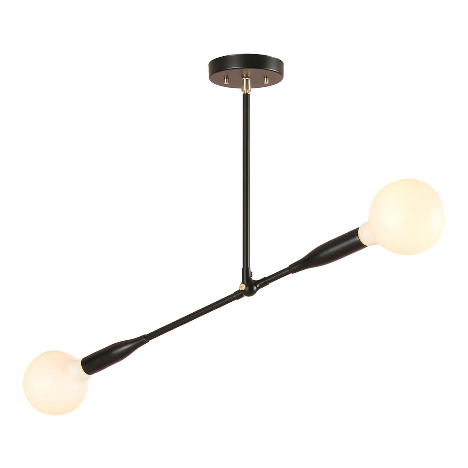 Moderne Thia Branch-Leuchte in Schwarz mit Mohnblumenholz, auf Bestellung gefertigt von Studio Dunn