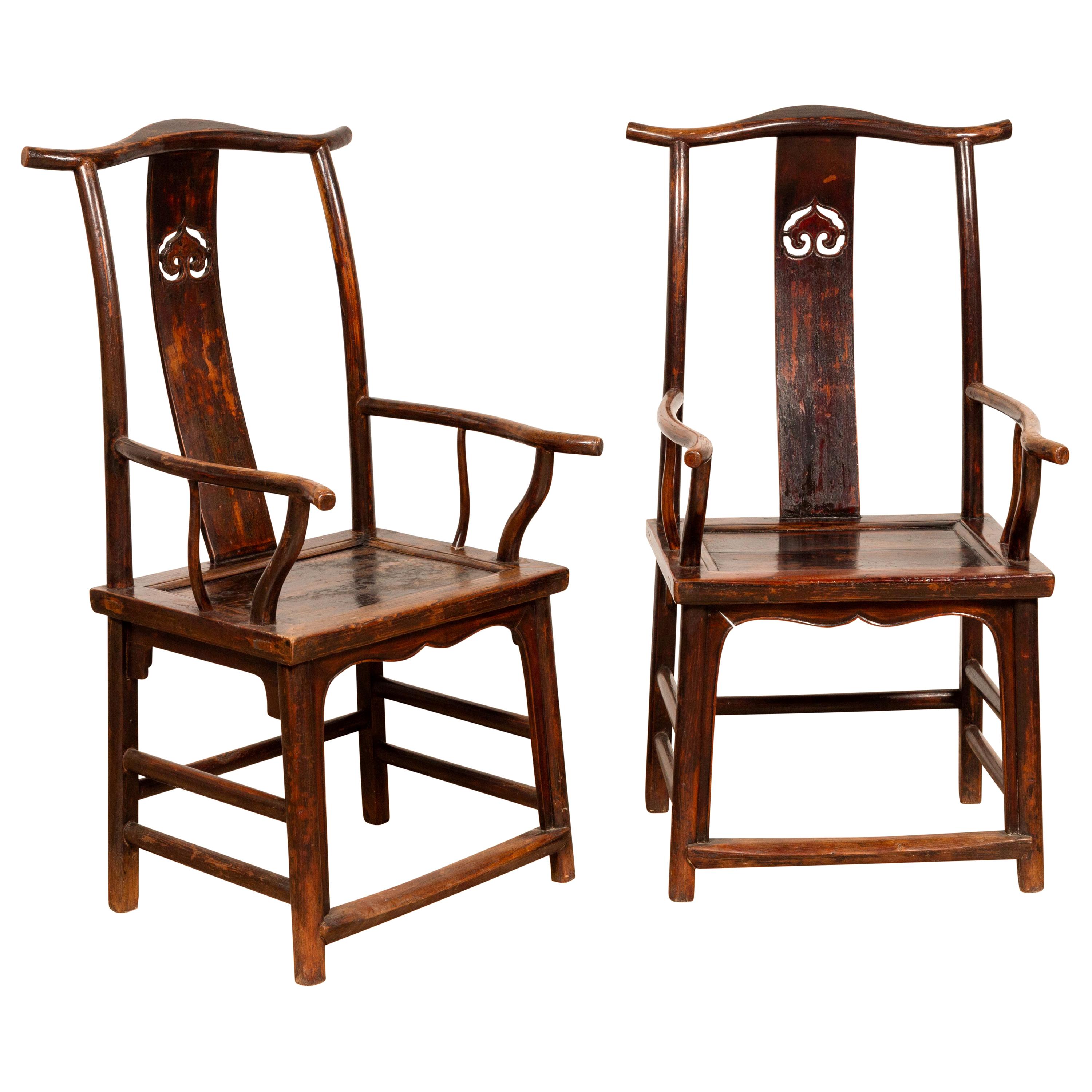 Pair of Chinese 1880s Official's Hat Chairs with Pierced Splats and Curving Arms