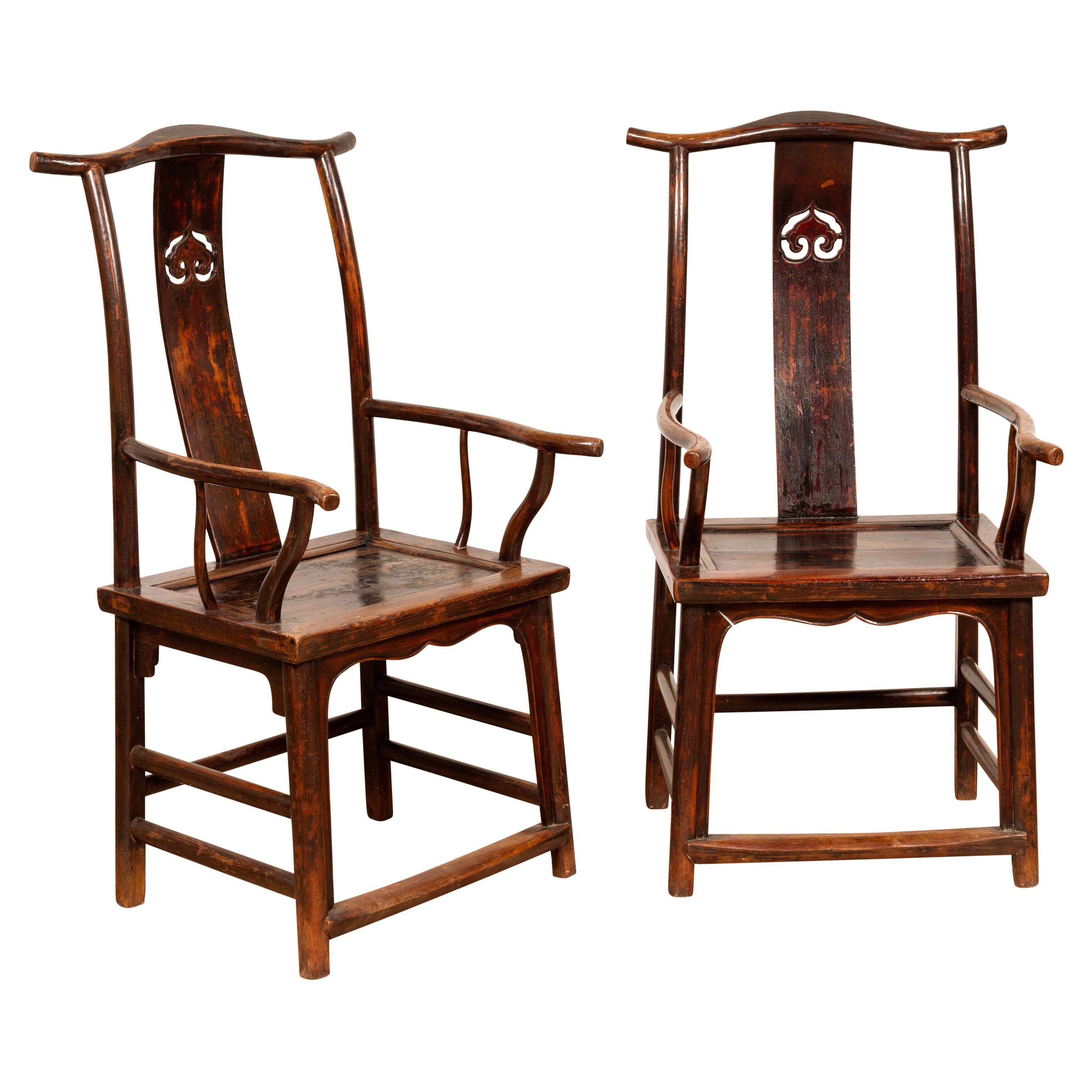 Pair of Chinese 1880s Official's Hat Chairs with Pierced Splats and Curving Arms