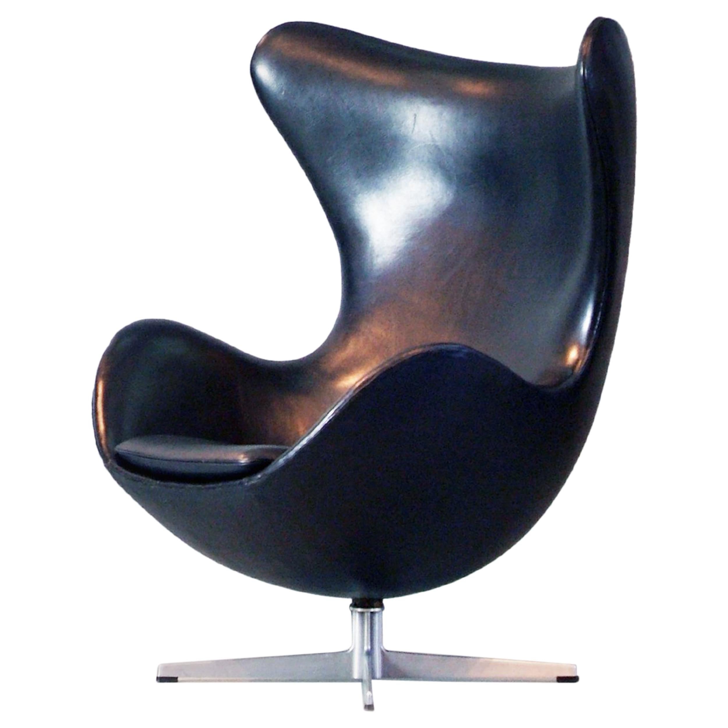 Vintage Arne Jacobsen Egg Chair Black Leather Fritz Hansen, Denmark, 1960s