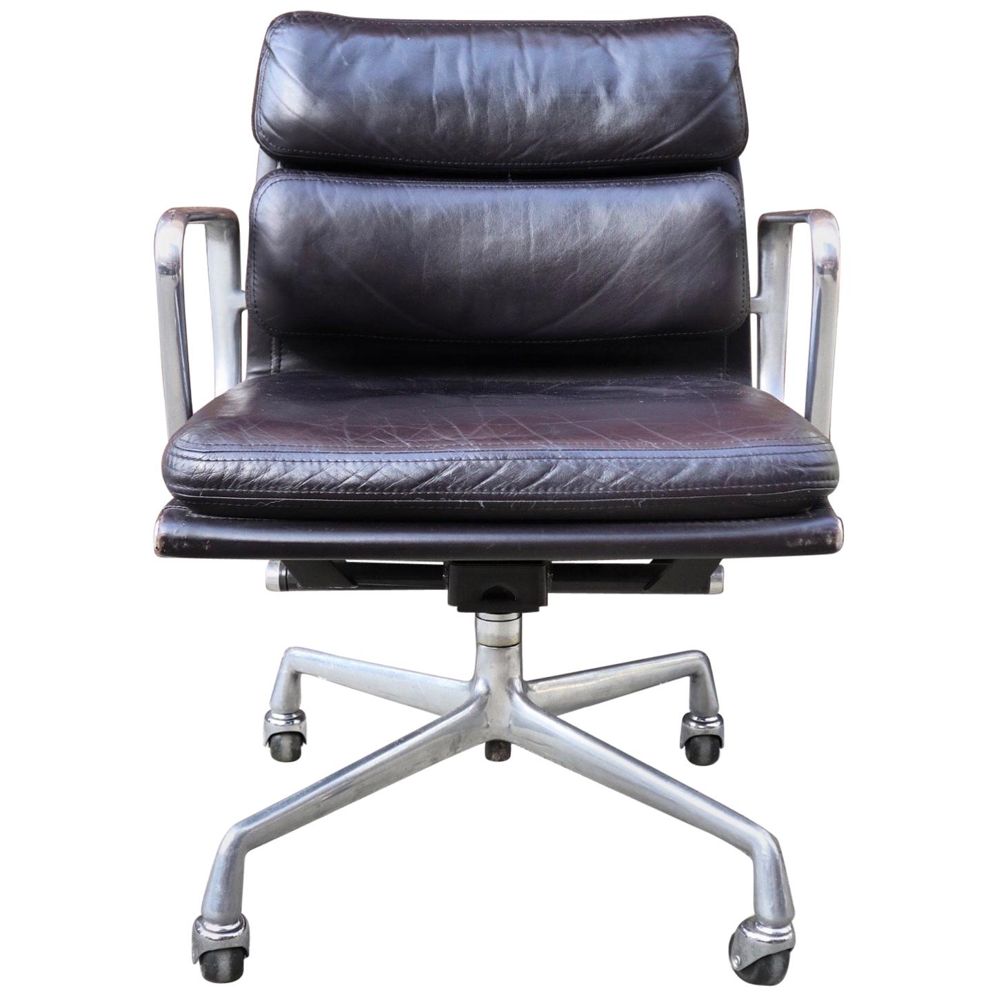 Gorgeous Dark Brown Eames Soft Pad Management Desk Chair