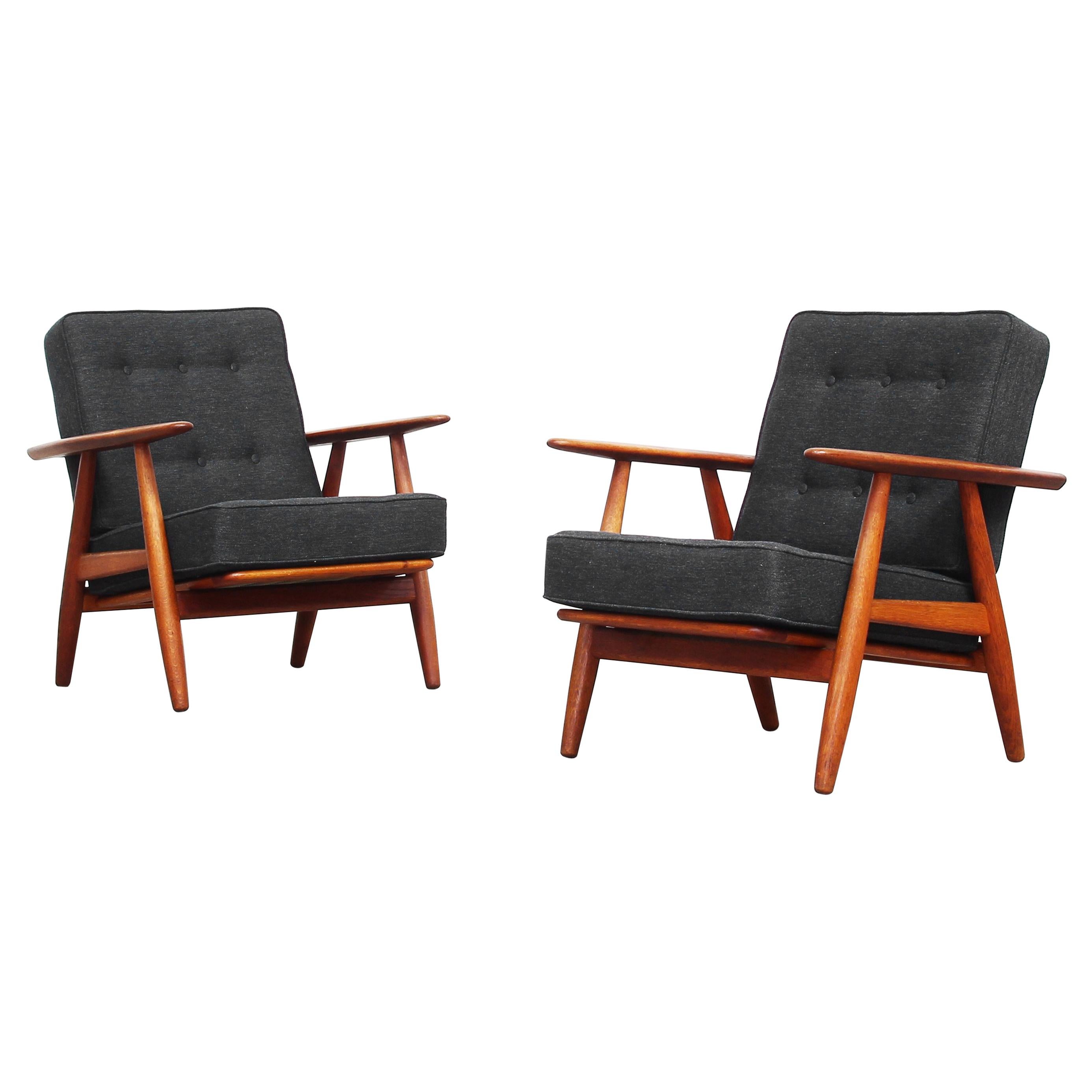 Pair of Danish Lounge Chairs by Hans J. Wegner for GETAMA Cigar Mod. 240