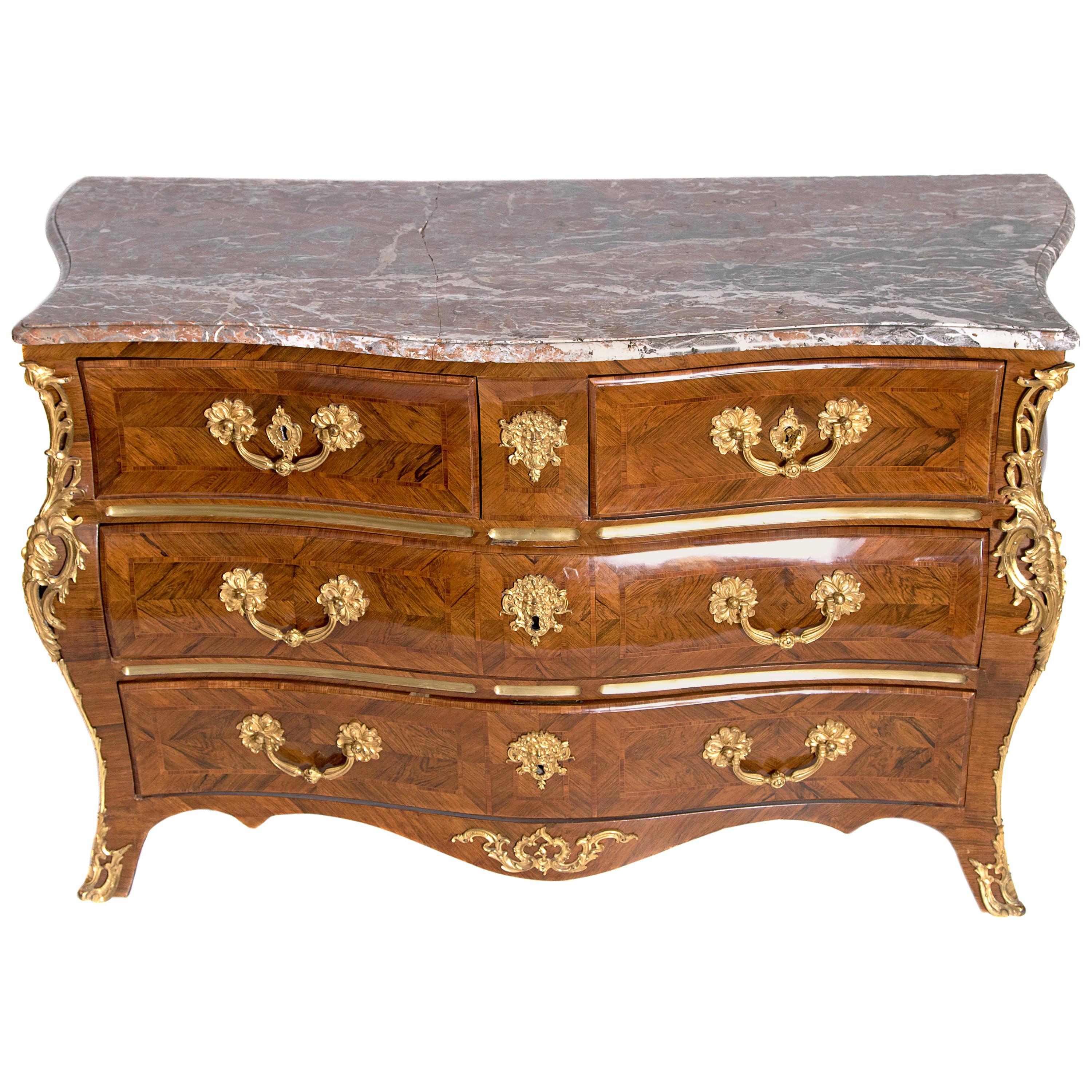 Early 18th Century French Regence Dore Bronze Bombe Commode For Sale