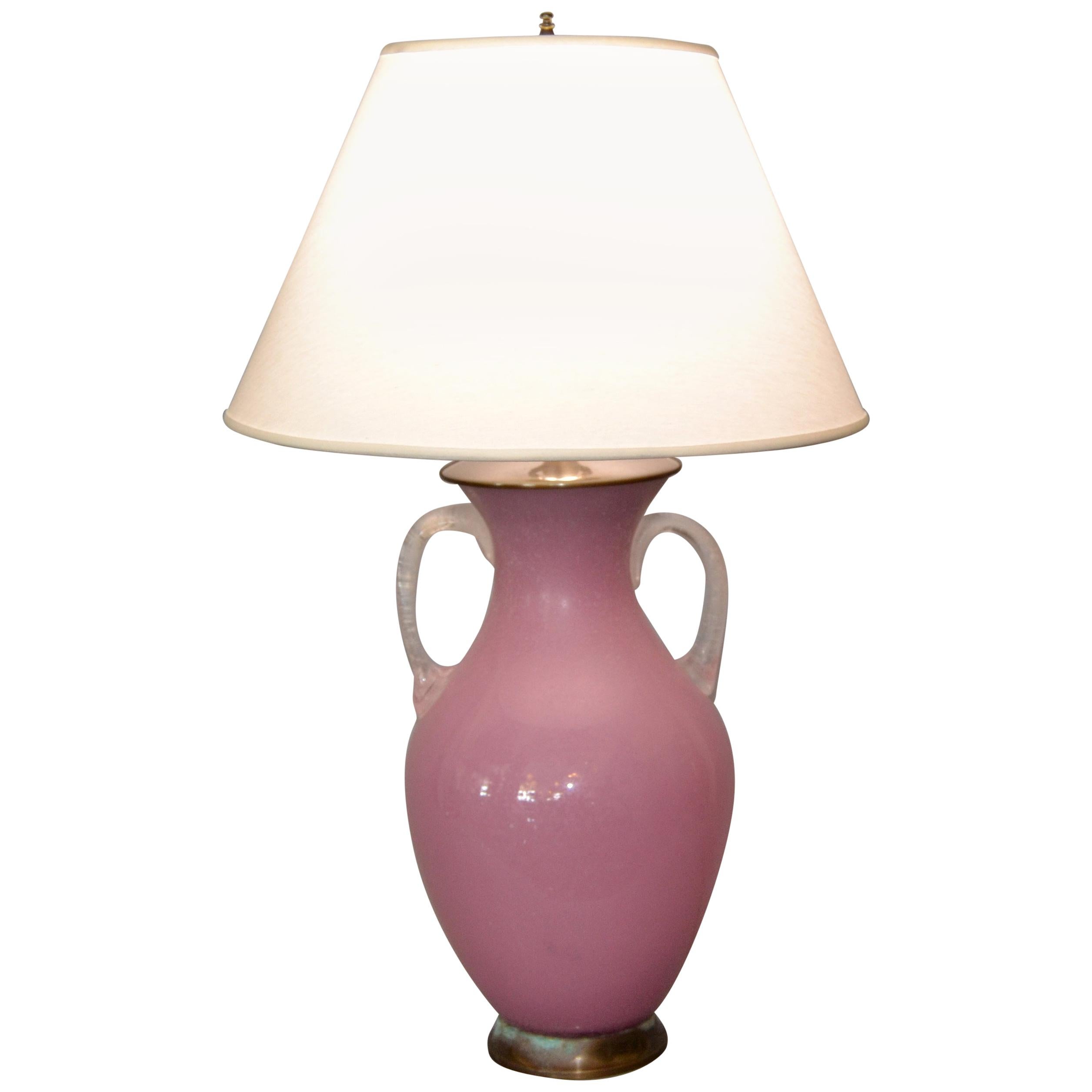 Mid-Century Modern blown Scavo glass handled pink and clear table lamp by Chapman.
The top and base are made out of brass. Comes with the harp and finial.
In perfect working condition and uses a max. 60 watts light bulb.
Good vintage condition with