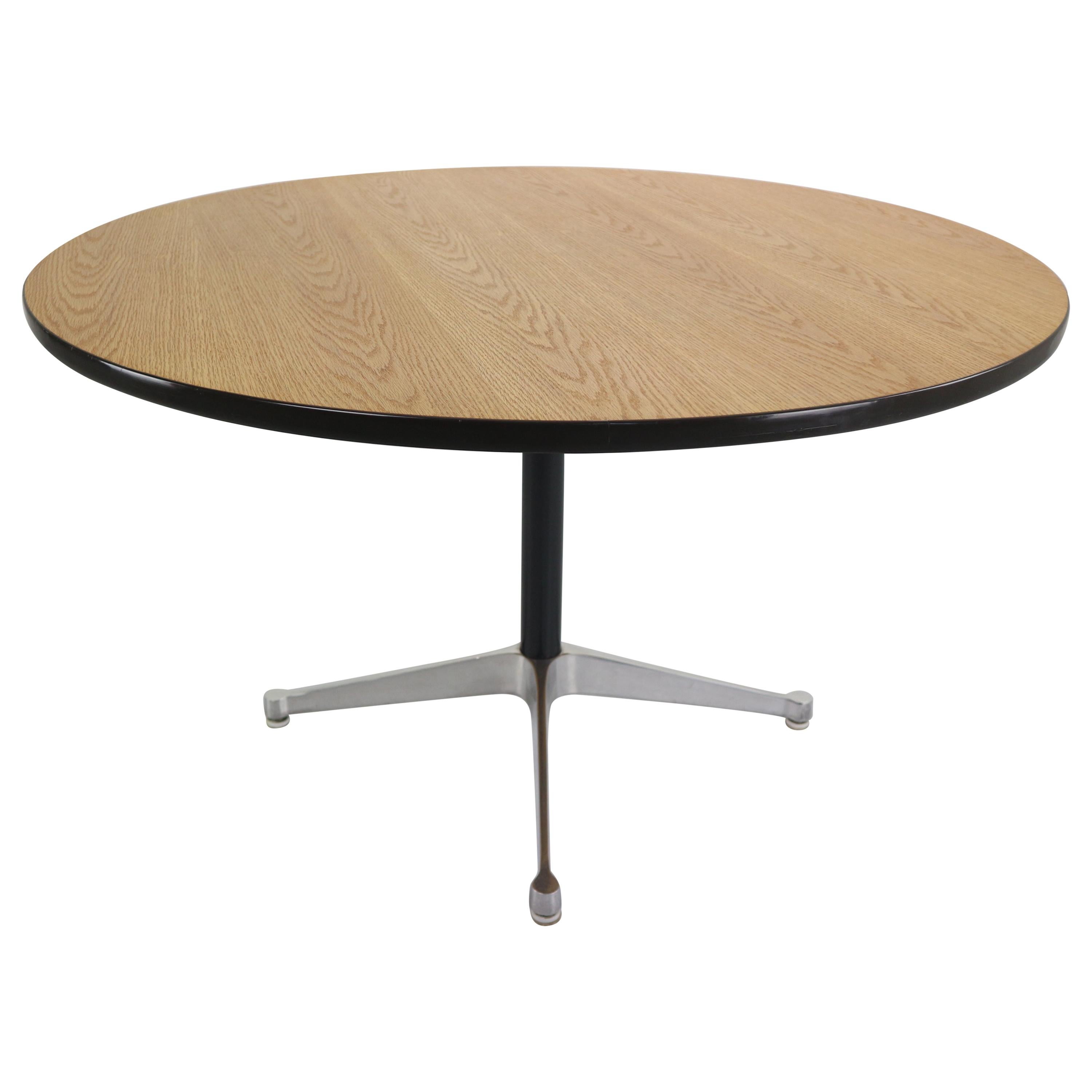 Charles and Ray Eames Round Dinning Table for Herman Miller, 1960s