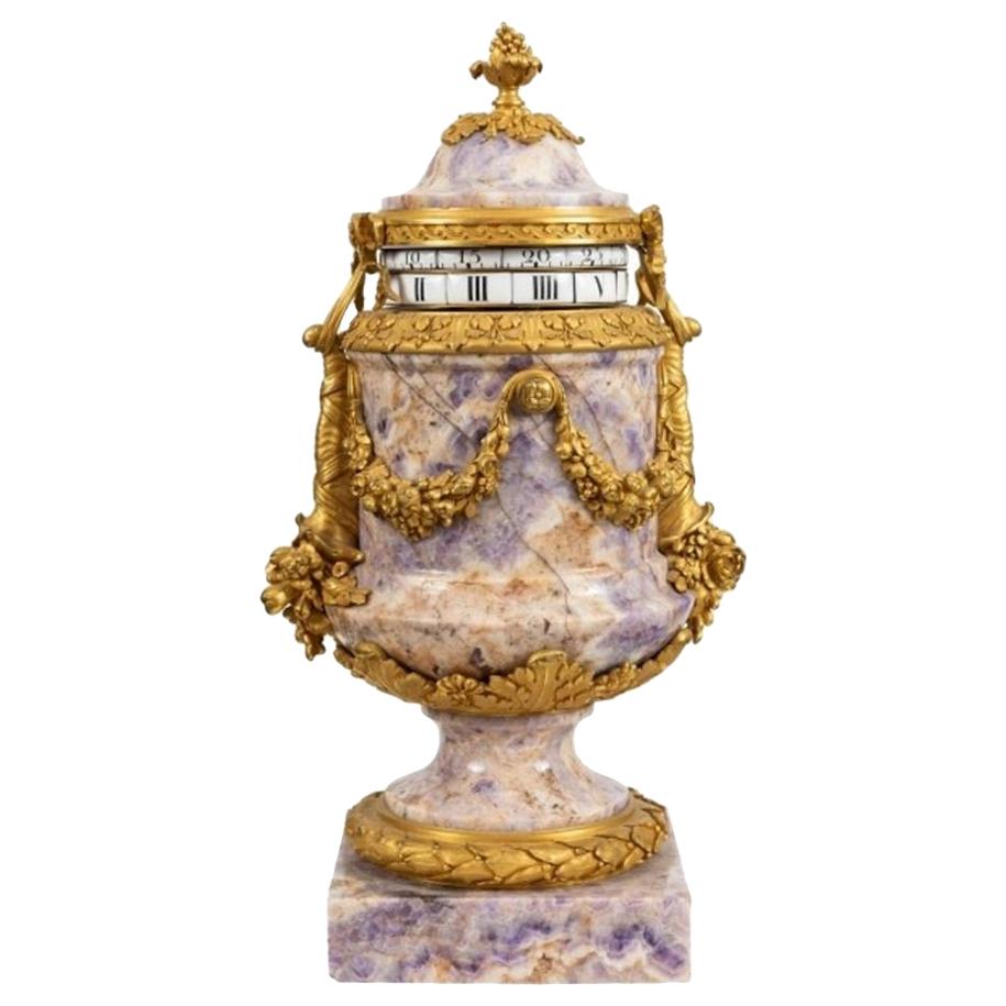 Rare horloge rotative de style Louis XVI en améthyste montée sur bronze doré