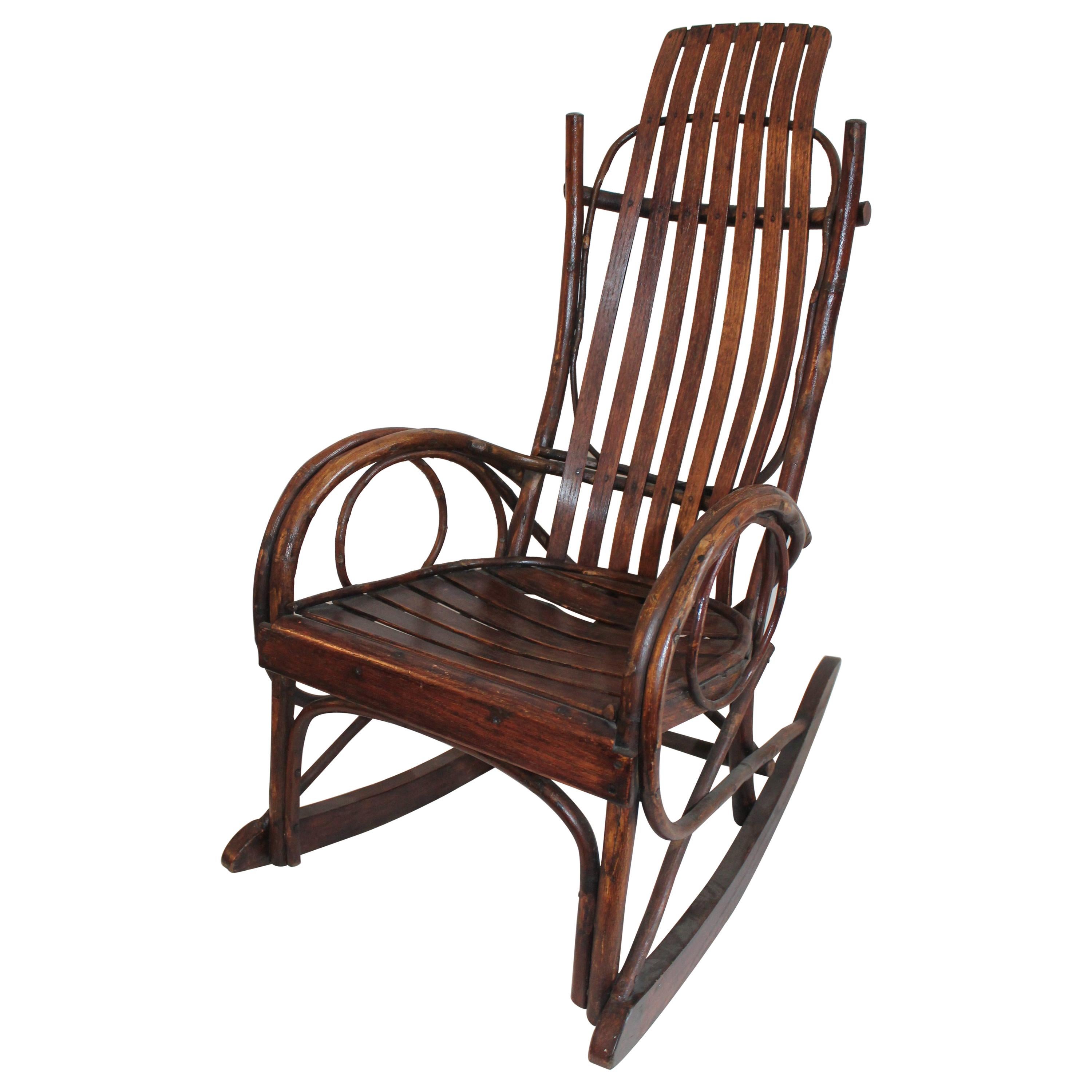 Fauteuil à bascule d'enfant en bois cintré Amish