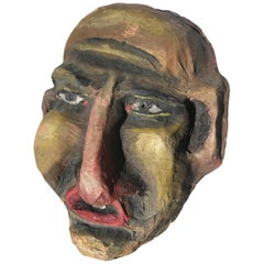 Insolita maschera di carnevale vintage in cartapesta, arte popolare e parata