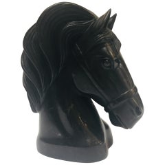 Sculpture en marbre noir Art Déco d'un buste de tête de cheval