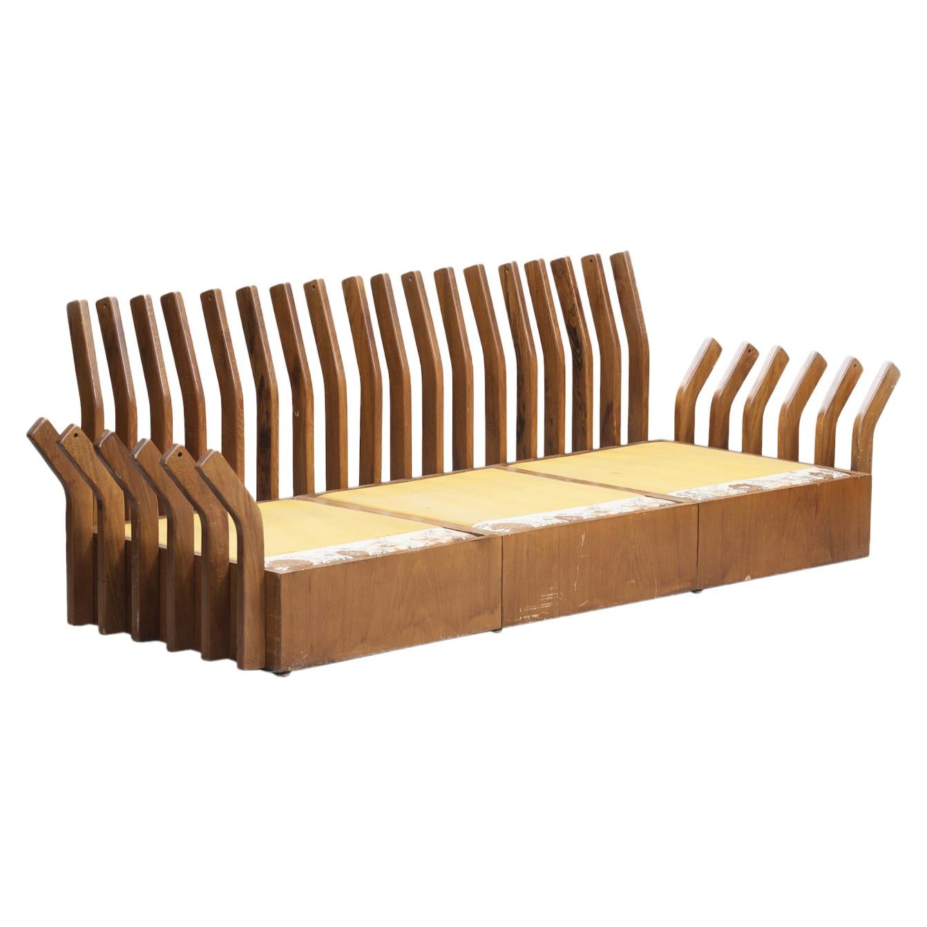 Moderne italienische moderne Industria-Sofastruktur aus lackiertem Nussbaumholz, Mid-Century, 1960er Jahre im Angebot