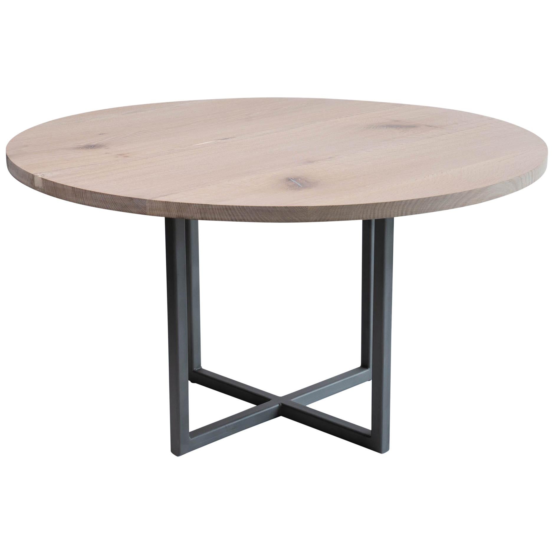 Table de salle à manger ronde à piédestal de 137 cm avec incrustations en étain de chêne blanc Base en acier moderne