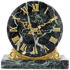 Die Firma F. Caldwell & Co. Uhr aus vergoldeter Bronze und Marmor