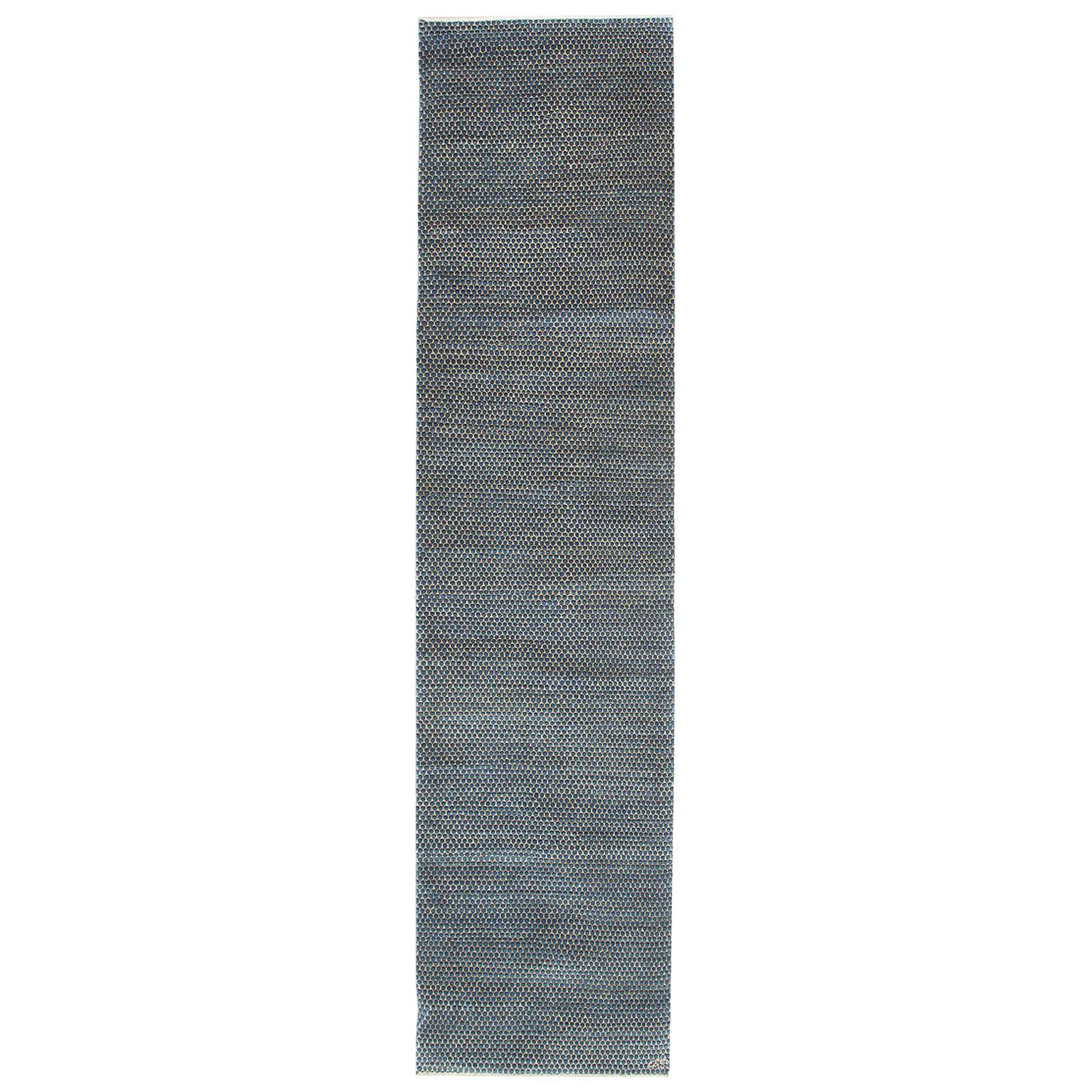 Tapis de couloir persan Art Déco bleu et crème, noué à la main, 3' x 12'
