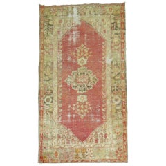 Tapis d'Oushak en angora antique vieilli