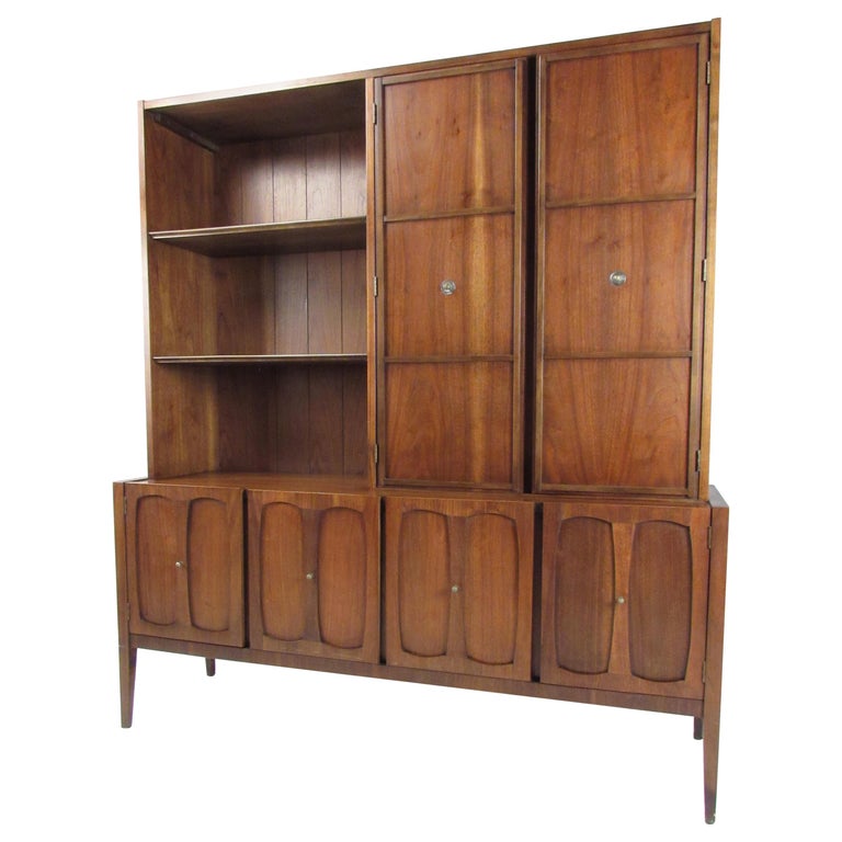 Mid-Century Modern Walnut China Cabinet For Sale at 1stDibs