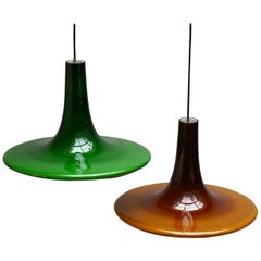 L'une des deux lampes à suspension en verre de Peil and Putzler, 1970, Allemagne