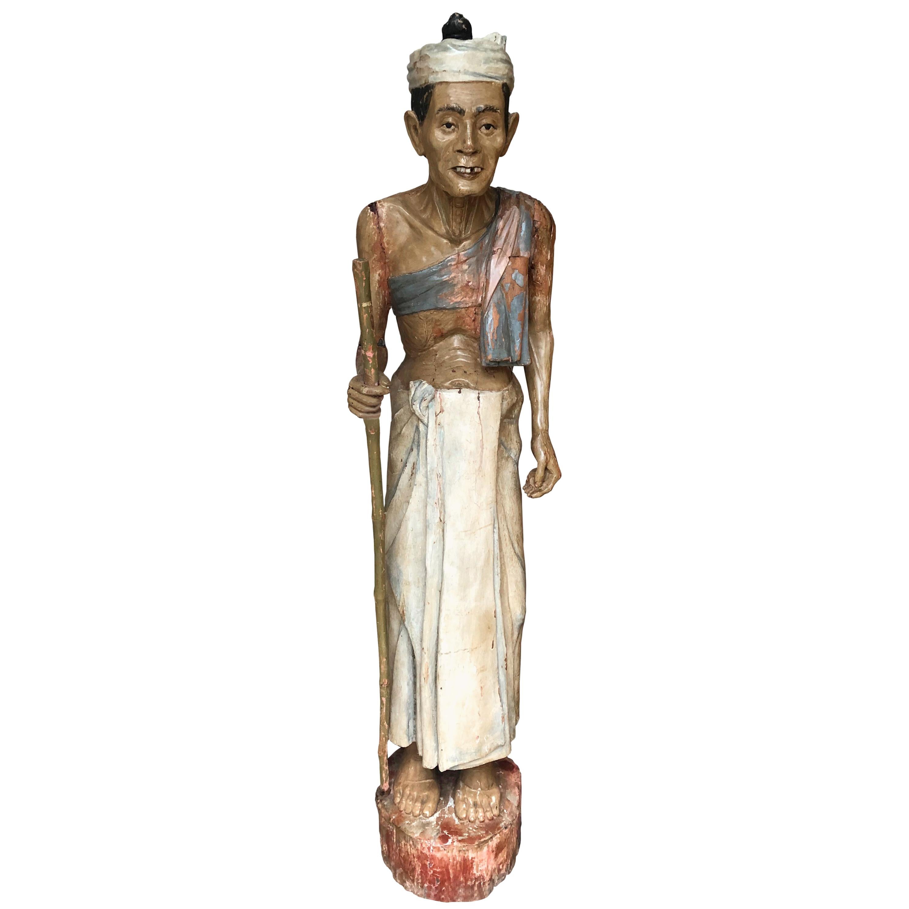 Statue d'homme amérindien d'art populaire ancien en gesso sculpté sur bois et peint à la main