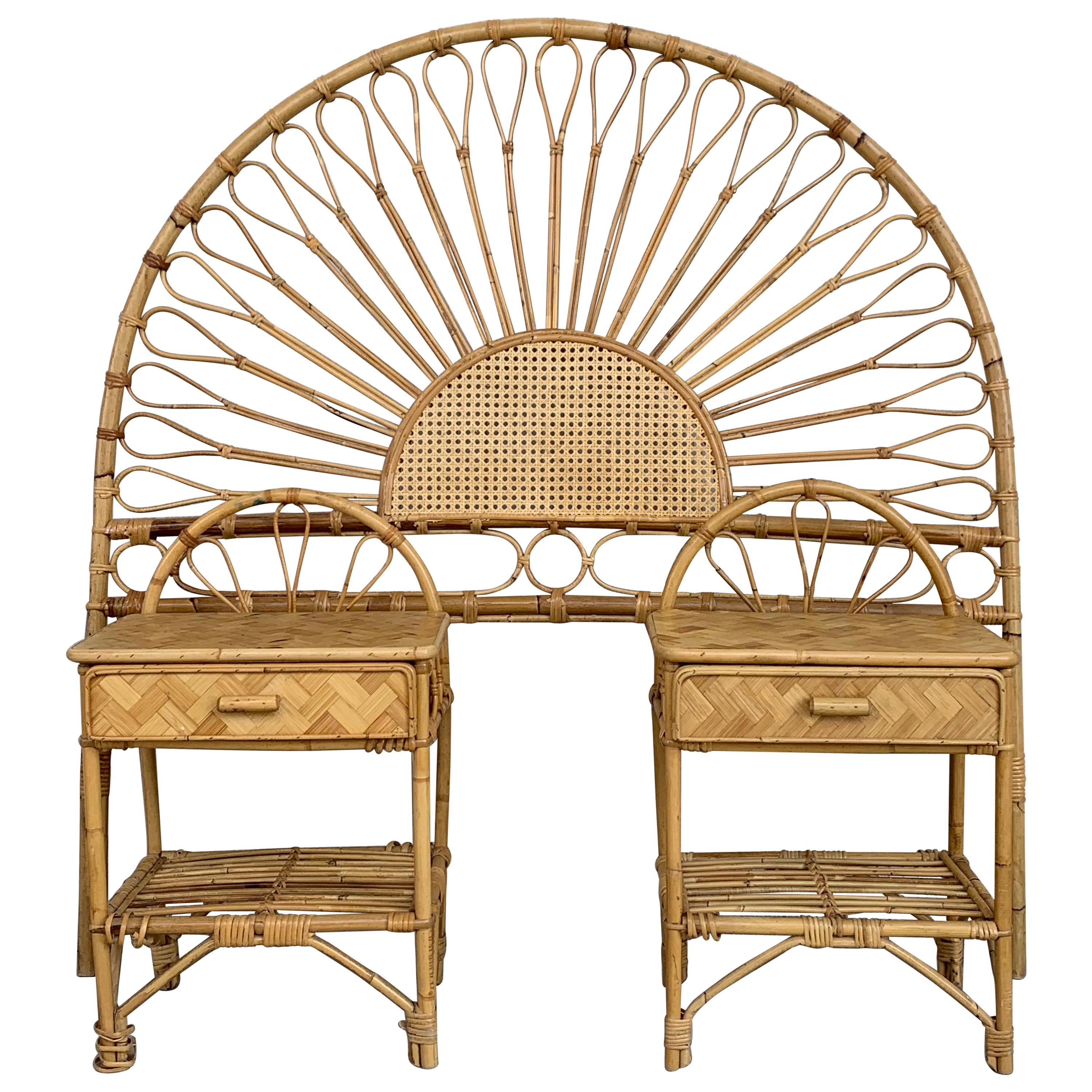 Ensemble de têtes de lit et deux tables de nuit en bambou et bois cintré, de style moderne du milieu du siècle dernier
