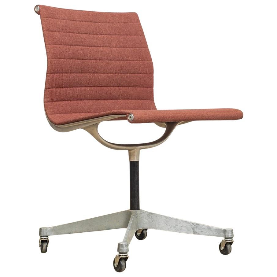 Vintage Midcentury Eames for Herman Miller Aluminum Group Side Office Chair For Sale