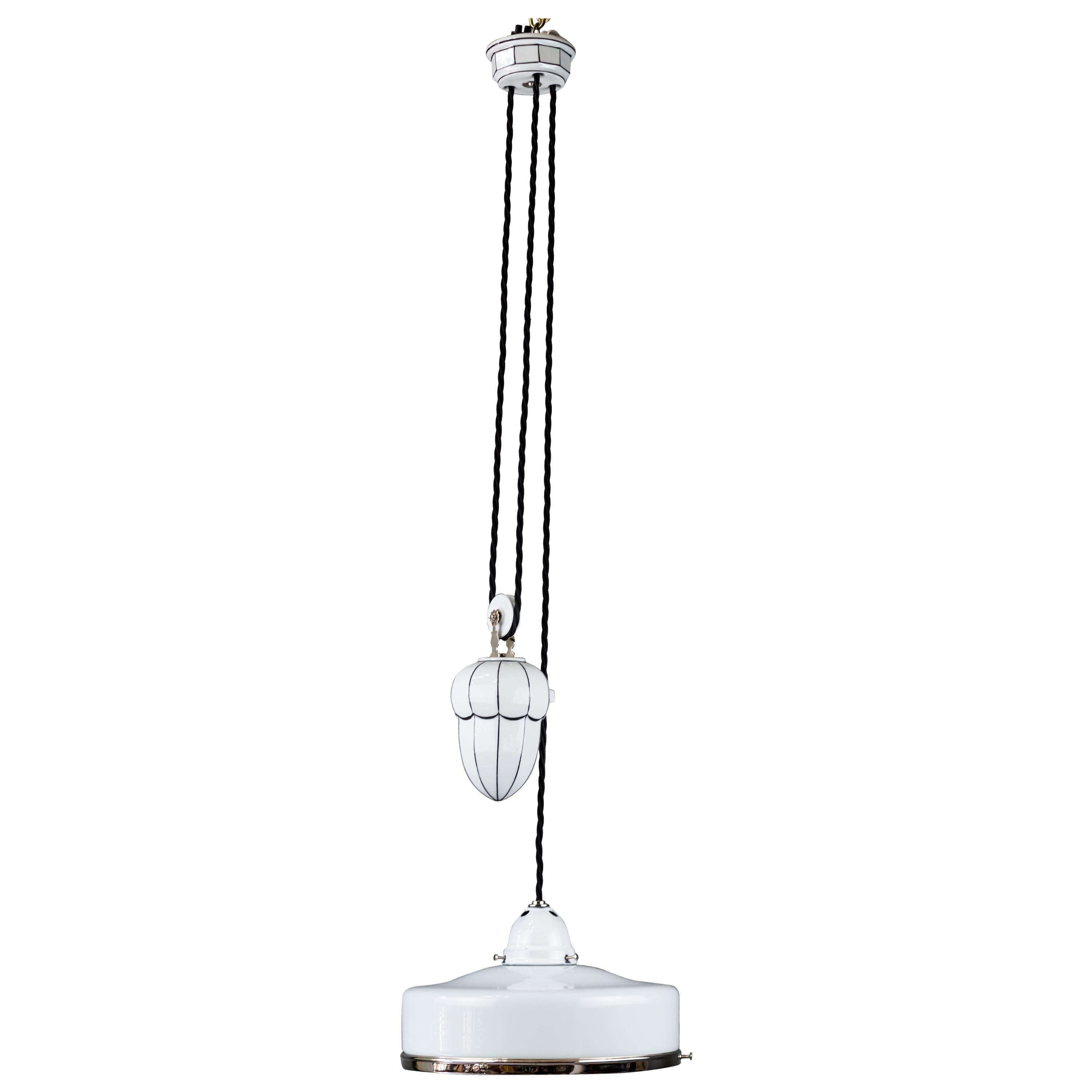 Lampadario in porcellana regolabile Bauhaus con paralume originale, circa 1920 in vendita